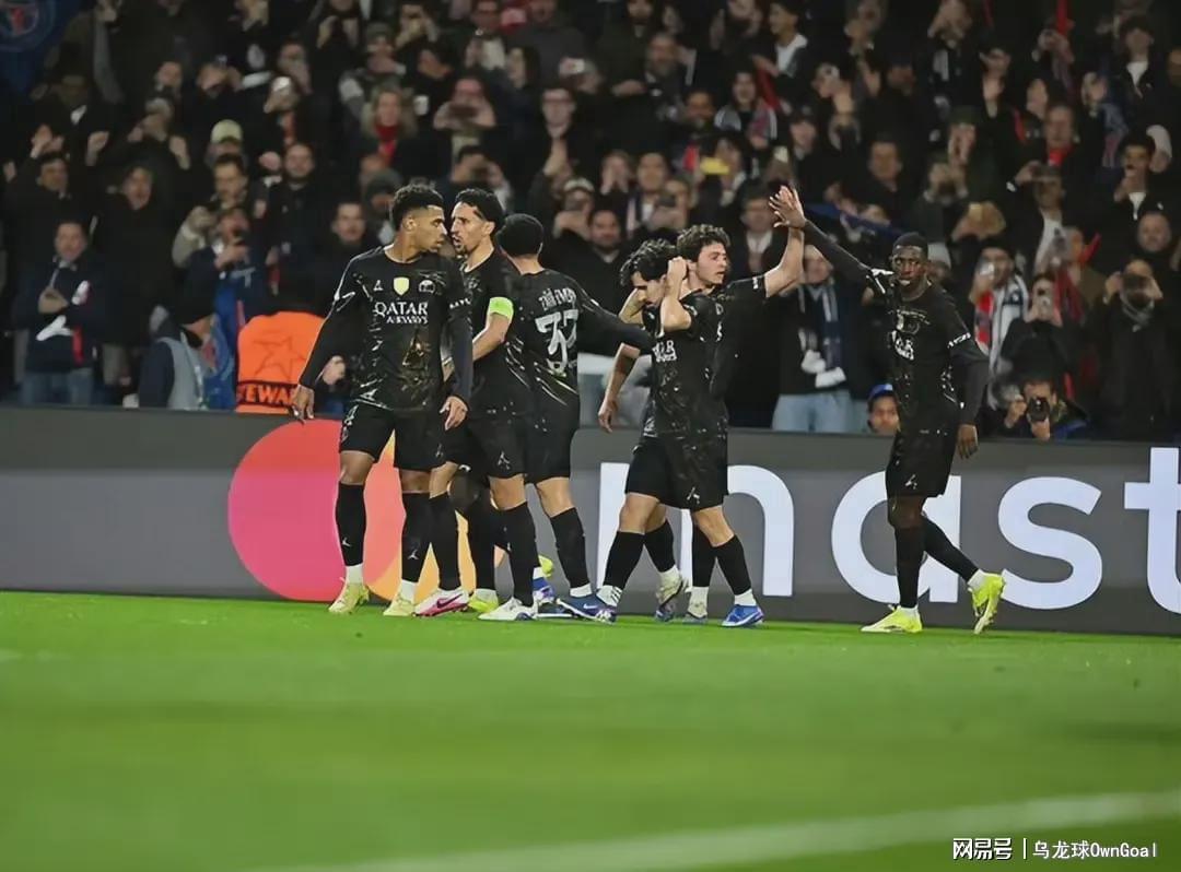 世界杯官方直播软件下载-欧冠疯狂夜！完爆世界第一联赛！英超众强崩盘输球，1人追平梅西