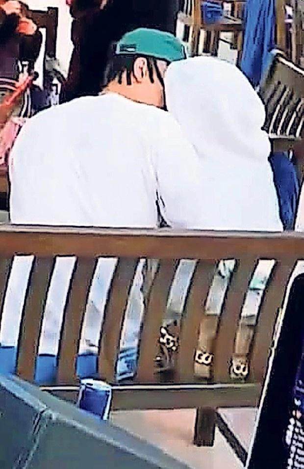 世界杯官方直播软件下载-真吃瓜？太阳报记者拍到阿里在酒吧亲吻瓜帅闺女