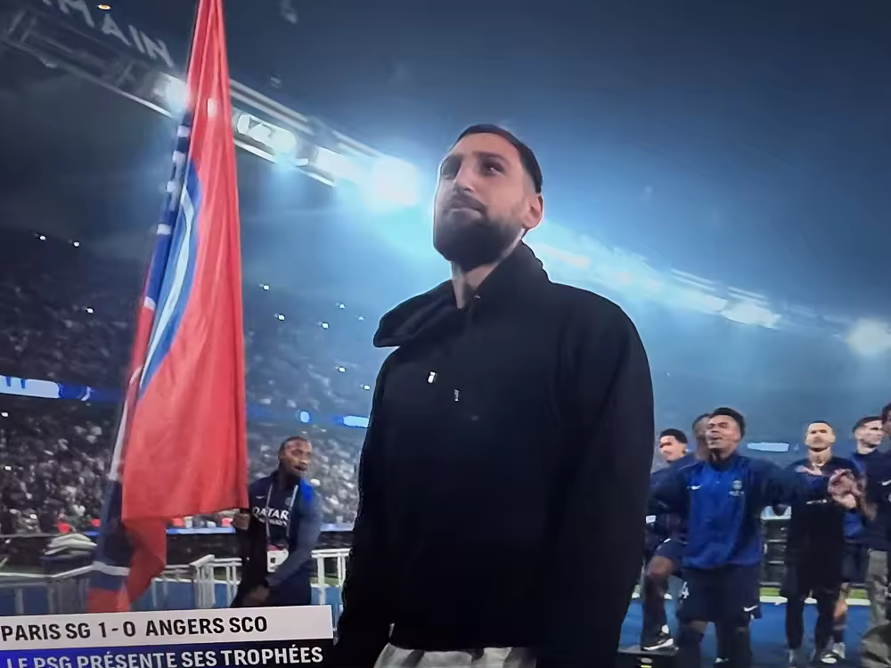 世界杯赛事直播app下载中心-分手应该体面！多纳鲁马在巴黎vs昂热赛后向主场球迷告别